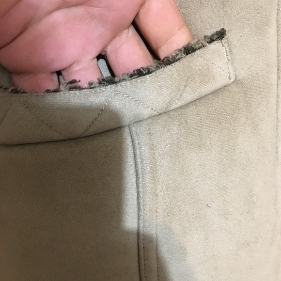 Woolrich Women’s Vest Size M Faux Suede Sherpa Lined Zip Front Pockets - Picture 4 of 16